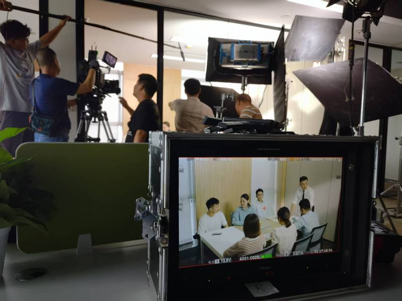 锦屏县TVC拍摄公司：科技产品视觉化大师，诠释未来感与功能美学